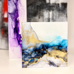 Detailaufnahme eines Alcohol-Ink Kunstwerks mit Goldakzenten – Alkohol Ink Art Workshop, einer von vielen Kreativ-Workshops bei biancaneve Art & Design